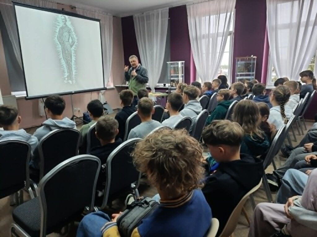 Fascynujący świat książki „Skrzynia Władcy Piorunów”